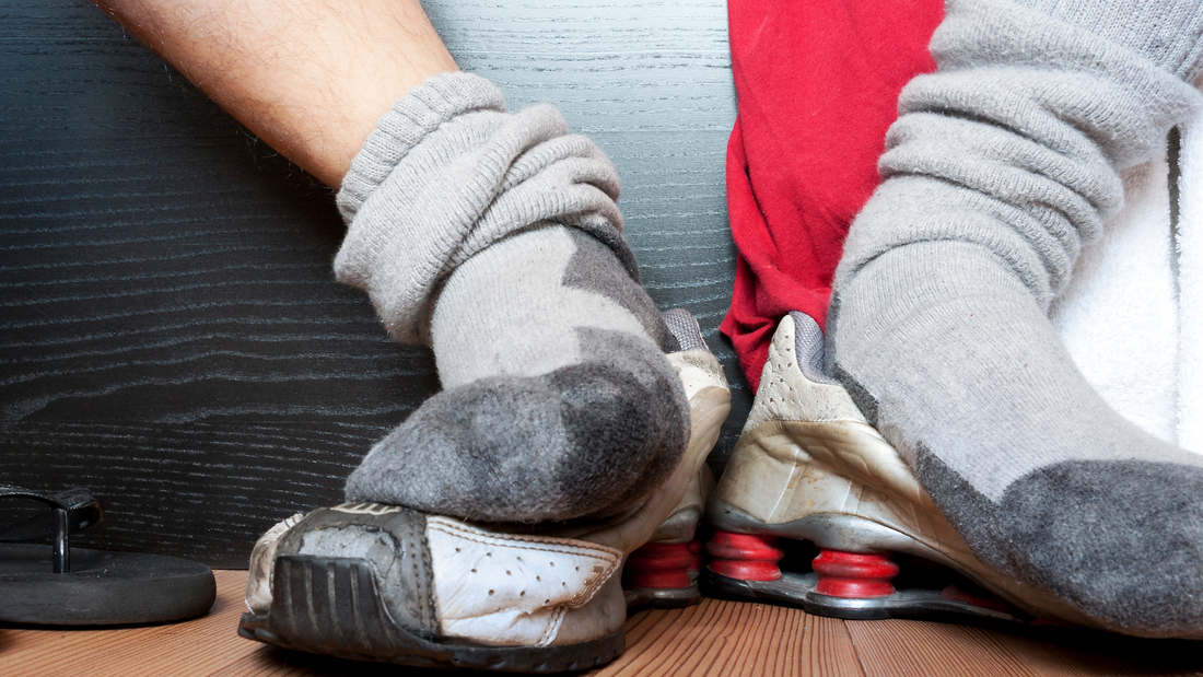 Die Wahrheit, warum die (Sport)Schuhe Ihrer Kinder so erbärmlich stinken